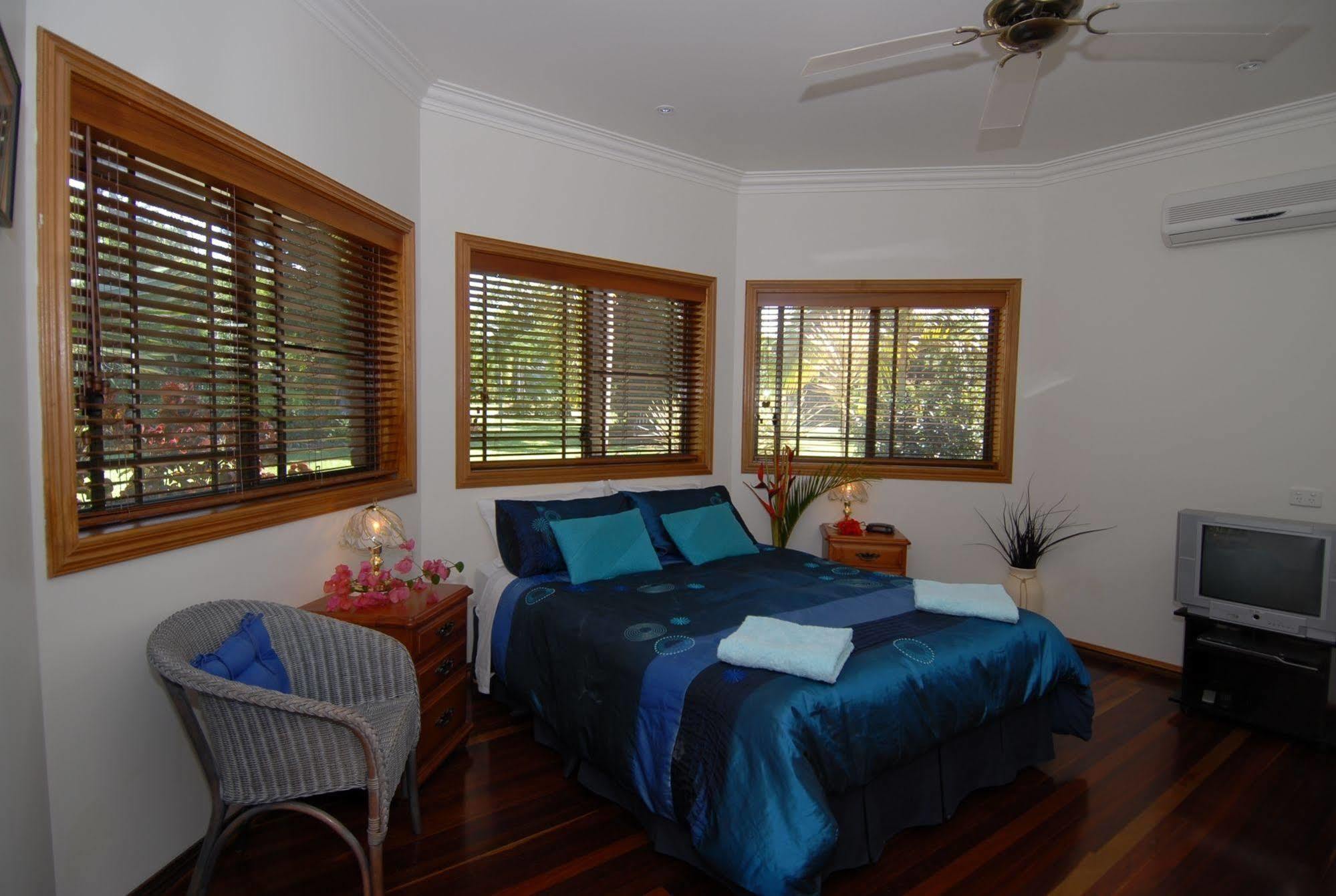 Hibiscus Lodge Bed & Breakfast Wongaling Beach Exterior foto